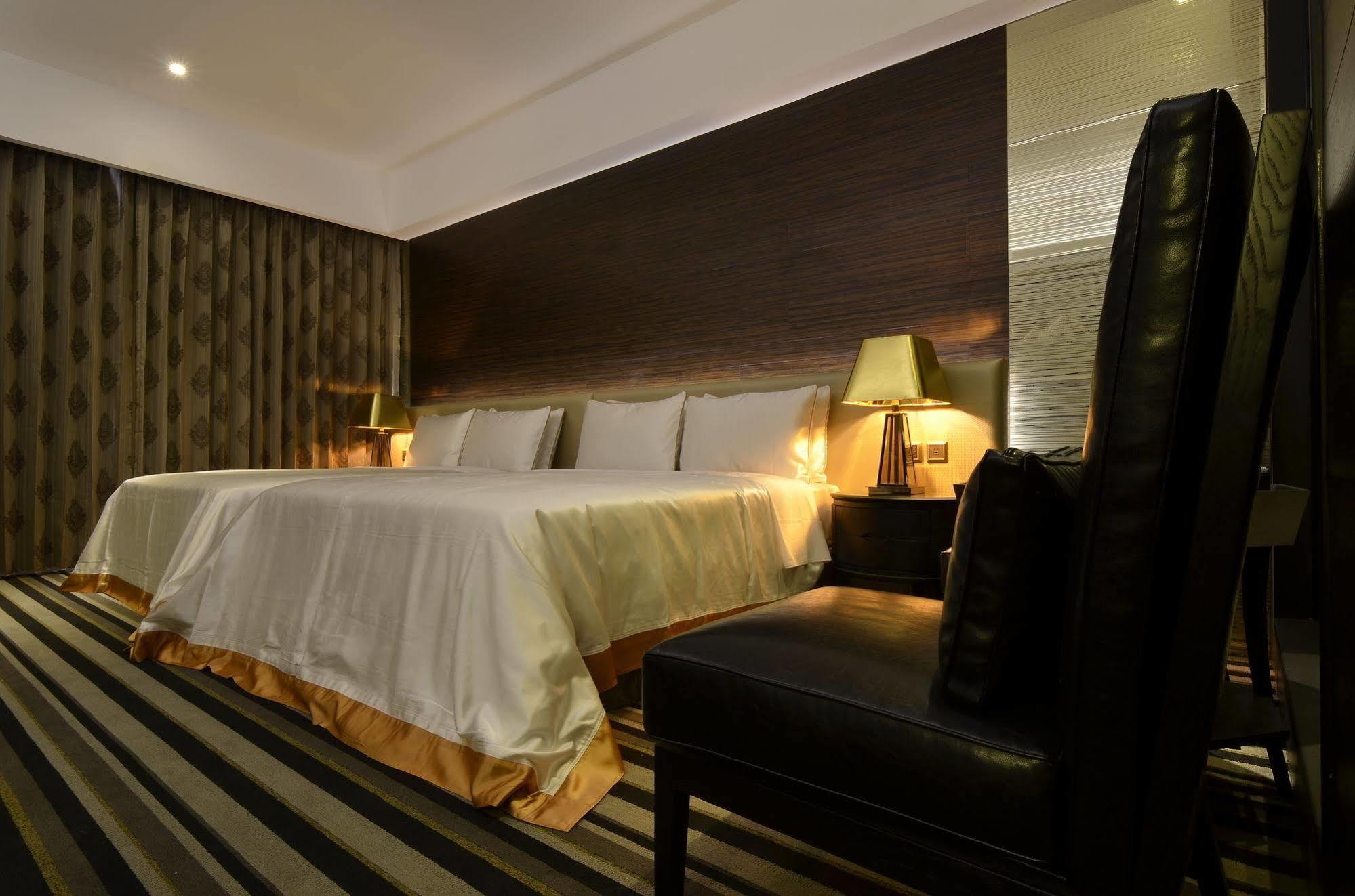 冠月精品旅館-Puli Ease Hotel Екстериор снимка